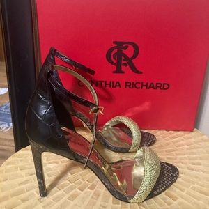 Cynthia R sandals 7.5 Gucci style